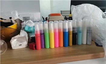Prazna olovka plus tinta za prilagođenu boju i logotip
